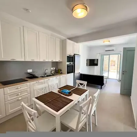 House Theasis - Allparos Villa